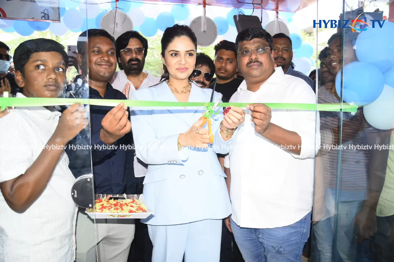 Actress Sreemukhi Inaugurates Cellbay Mobile Store in Nizamabad