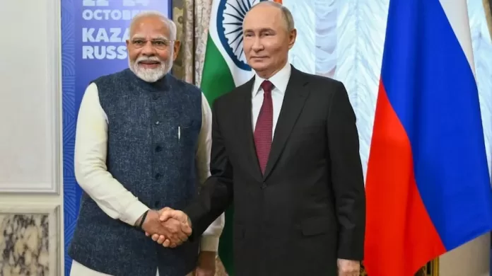 BRICS समिट में शामिल होने रूस के कजान पहुंचे पीएम मोदी, राष्ट्रपति पुतिन से हुई मुलाकात