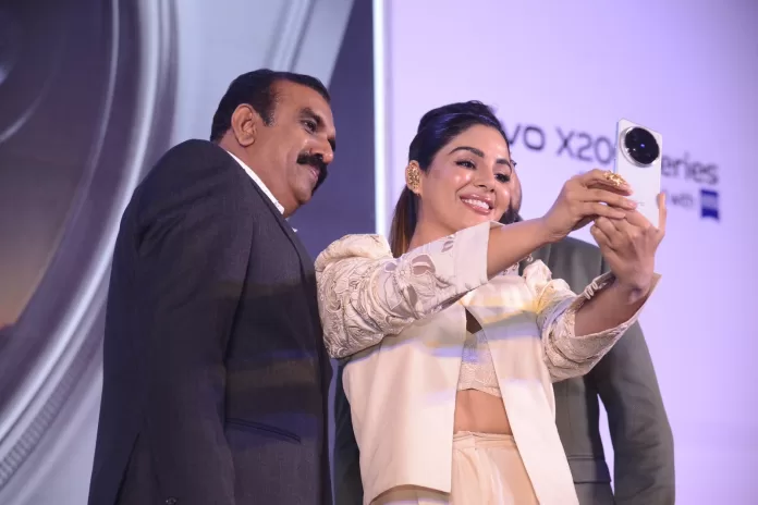 Samyuktha Menon Unveils VIVO X200 Series