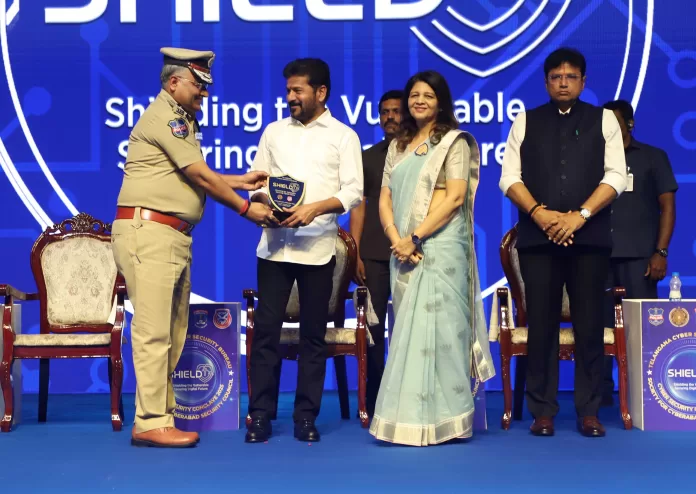 DR JITENDER DG POLICE SEEN PRESENTING A MEMENTO TO THE CHIEF MINISTER AS MS. SHIKHA GOEL LOOKS ON. ALSO SEEN ARE SHRI D SRIDHAR BABU