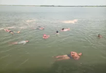 యోగాంధ్ర 2025: కృష్ణానదిలో నీటి మీద యోగా ఆకర్షణగా నిలిచింది యోగాంధ్ర 2025